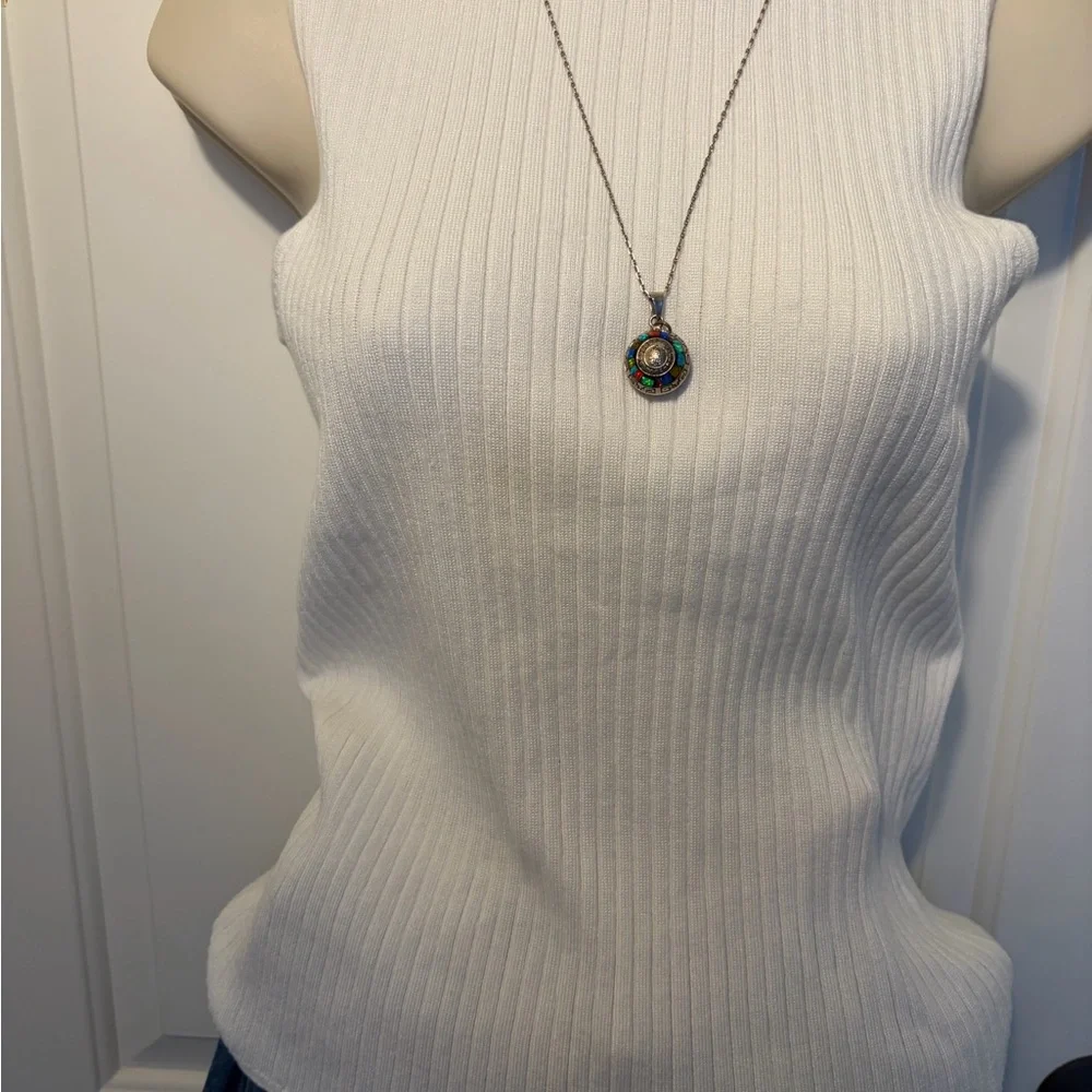 MADISON GREY White sleeveless with mock turtleneck. - Picture 6 of 6
